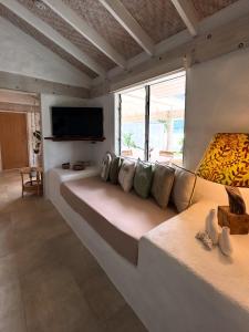 Sjónvarps- og/eða afþreyingartæki á Coco Bay Villa - Luxury in Simplicity