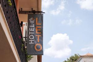 Sertifikāts, apbalvojums, norāde vai cits dokuments, kas ir izstādīts apskatei naktsmītnē Hotel Leto Delphi