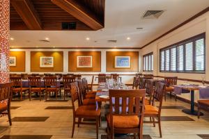 Ristorante o altro punto ristoro di Hulhule Island Hotel- Private Beach Access & Airport Pick-up and Drop