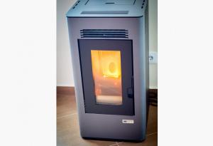 a cooler with a fire inside of it at Casa Rural El Arco de los Arribes in Fermoselle