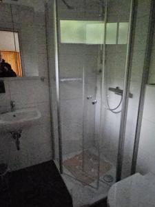 Koupelna v ubytování Haus Hubertus + 19 fotografií