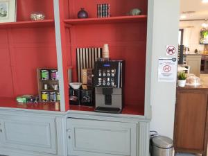 Příslušenství pro přípravu čaje a kávy v ubytování Hotel VillaMarcilla