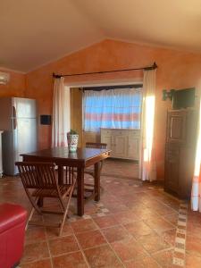 Kuchyň nebo kuchyňský kout v ubytování I Mari Di Gallura Suites and Rooms