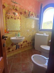 Koupelna v ubytování I Mari Di Gallura Suites and Rooms