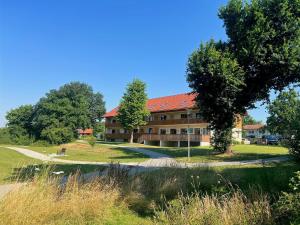 Gallery image of Chalet An der Brunnader-Ihr perfekter Rückzugsort in der Bayerischen Toskana-Überwiegend mit Klima-3Geh-Min zur Therme in Bad Birnbach