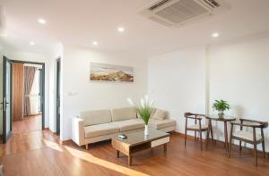 Ruang duduk di Sumitomo Apartment - Linh Lang street