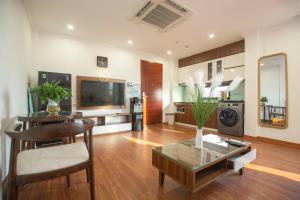 Televisyen dan/atau pusat hiburan di Sumitomo Apartment - Linh Lang street