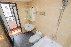 Bilik mandi di Sumitomo Apartment - Linh Lang street