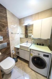 Ένα μπάνιο στο Serenity Suites Istanbul Airport