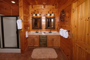 Koupelna v ubytování Hemlock Ridge 1713 + 22 fotografií