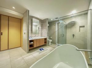 Vannituba majutusasutuses The Allure Villas Managed by Sahid