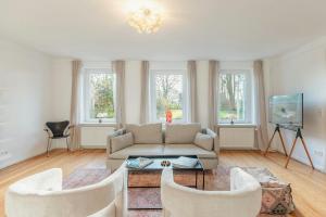 Ruang duduk di Historic Villa In North Frisia