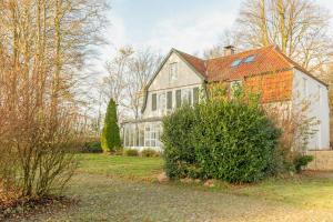 Taman di luar Historic Villa In North Frisia