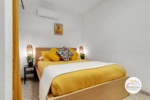 Ένα ή περισσότερα κρεβάτια σε δωμάτιο στο Apartamento Nispero with shared roofterrace
