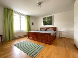 Postel nebo postele na pokoji v ubytování Fewo Isarblick Bad Tölz