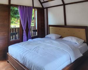 En eller flere senge i et værelse på Takamas Resort