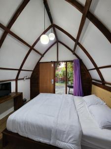 En eller flere senge i et værelse på Takamas Resort