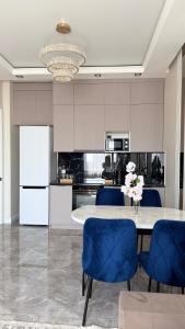 Una cocina o cocineta en Апартаменты в ЖК Landmark - Байтерек, Хан Шатыр, Абу Даби плаза