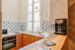 Gallery image of Superbe appartement 95m2 proche Arènes- parking offert in Nîmes