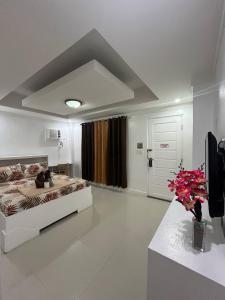 Televisyen dan/atau pusat hiburan di Carandang Tourist Inn +40 gambar