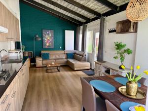 Dapur atau dapur kecil di Gehele Bungalow zuid-Limburg op een park