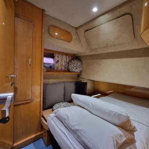 a small room with two beds in it at BOAT APPART TITANIC Cherbourg motor yacht à quai ROSE STAR in Cherbourg en Cotentin