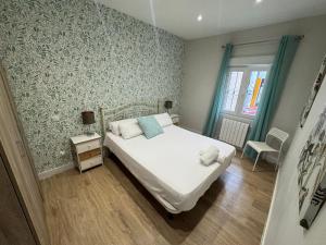 A bed or beds in a room at Pisazo en Pleno centro!! Még 12 kép