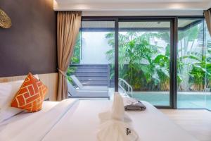 a bedroom with a bed and a large window at Aileen 3BR Naiton New Private Pool Villa in Ban Sakhu +57 photos