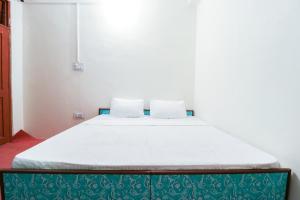 Rúm í herbergi á hotel dp bar and restaurent