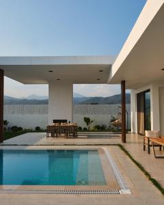 Πισίνα στο ή κοντά στο Ashta Suites - Villa Aura
