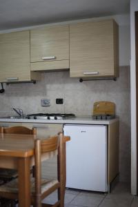 Kuchyň nebo kuchyňský kout v ubytování La Maison Jaune