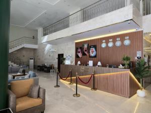 Fotografija v galeriji nastanitve فندق كنوز العنود مكة للغرف والشقق المفروشة توصيل مجاني للحرم - Knoz Al Anood Hotel Makkah For Furnished Rooms and Apartments Free Shuttle Service v Meki
