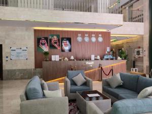 Predel za sedenje v nastanitvi فندق كنوز العنود مكة للغرف والشقق المفروشة توصيل مجاني للحرم - Knoz Al Anood Hotel Makkah For Furnished Rooms and Apartments Free Shuttle Service