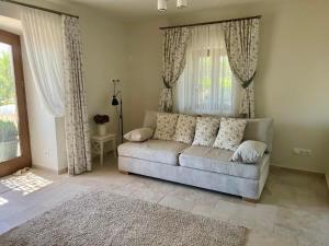 A seating area at Panorama Vine House