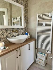 A bathroom at Panorama Vine House