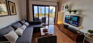 TV a/nebo společenská místnost v ubytování Aguamarina 430