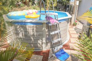a hot tub with a pool in a backyard at Eclats d'Etoiles - Rooftop - Piscine - By Sister Home in Saint-Pierre