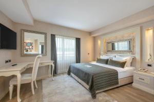 Кровать или кровати в номере Limak Eurasia Luxury Hotel