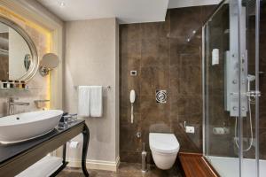 Ванная комната в Limak Eurasia Luxury Hotel