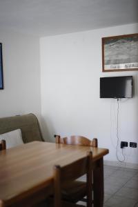 TV a/nebo společenská místnost v ubytování La Maison Jaune