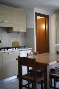 Kuchyň nebo kuchyňský kout v ubytování La Maison Jaune