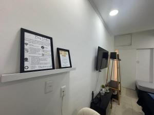 Uma TV ou centro de entretenimento em Home Rio mais 25 fotos