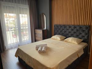 Ένα ή περισσότερα κρεβάτια σε δωμάτιο στο J K E apartments +5 φωτογραφίες