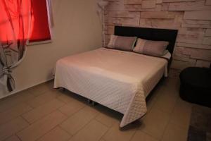 Postel nebo postele na pokoji v ubytování Ferienwohnung Müritzbrise Groß In In Ludorf + 18 fotografií