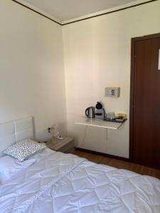 Postel nebo postele na pokoji v ubytování Albergo al lago