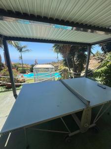 Stolní tenis v ubytování Casa El Retiro Tijarafe nebo okolí