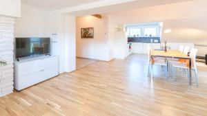 Televízia a/alebo spoločenská miestnosť v ubytovaní Appartement In Unterburg Am Klopeiner See + 11 fotografií