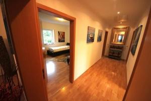a hallway of a home with a living room at Ferienhaus Boddentraum 160 M2 Auf Einer Ebene In Idyllischer Lage Auf Rügen, Vieregge in Vieregge