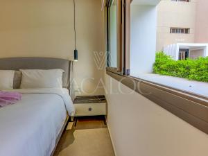 En eller flere senge i et værelse på La Ola - Piscine - Luxe - 2 or 4 Px