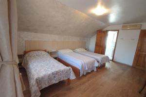 a bedroom with two beds and a window at Pensiunea San in Arad +16 photos